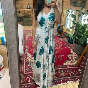 Size large but super adjustable. Tropical dress